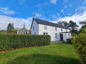 Glenrigh House - beautiful garden with old church ruin